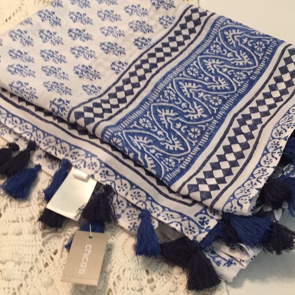 💙 Blue White 🔷 Chico’s 🔷 Tasseled 🔷 Scarf 💙 - Picture 2 of 7